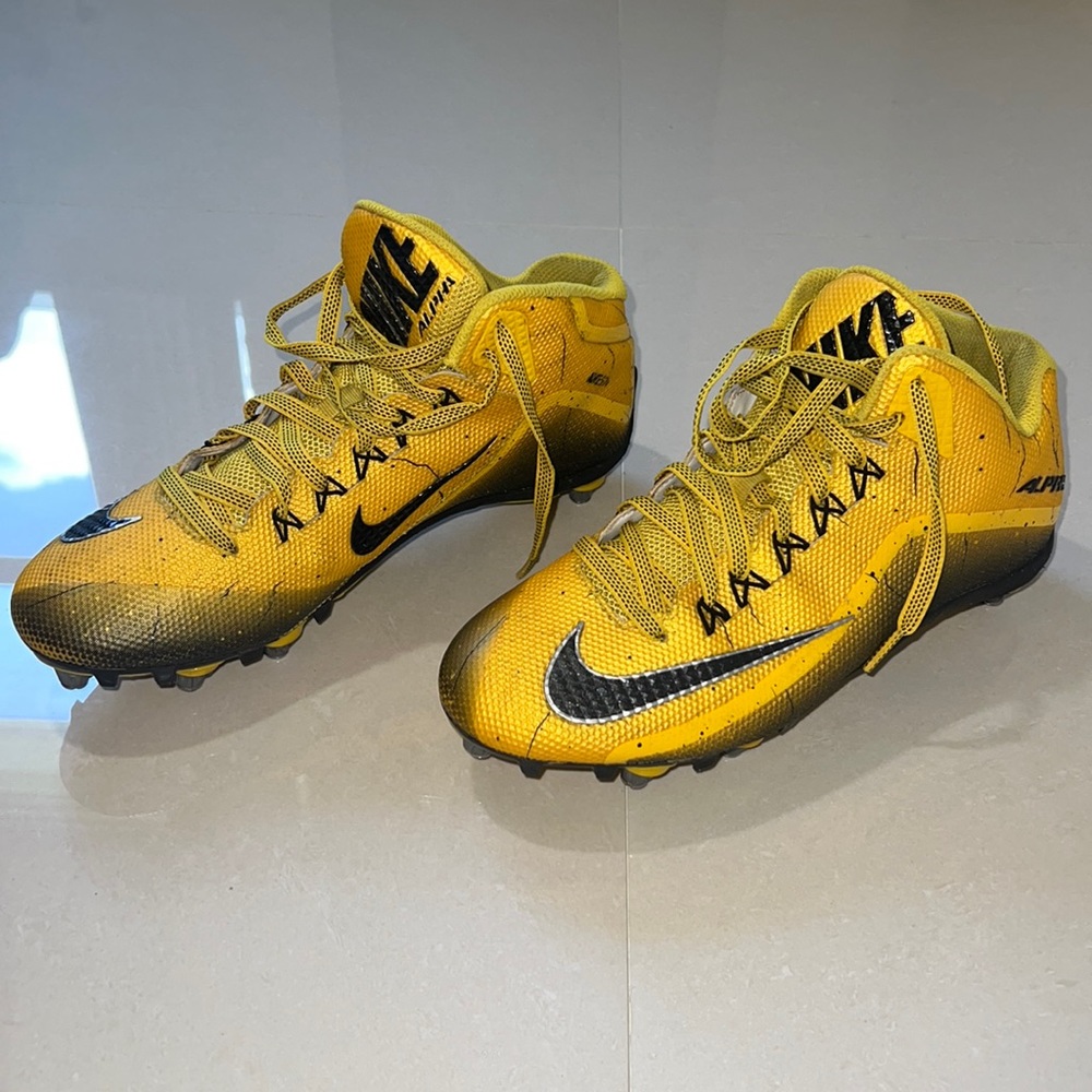 Men’s Nike Alpha Football Cleats - Picture 3 of 4